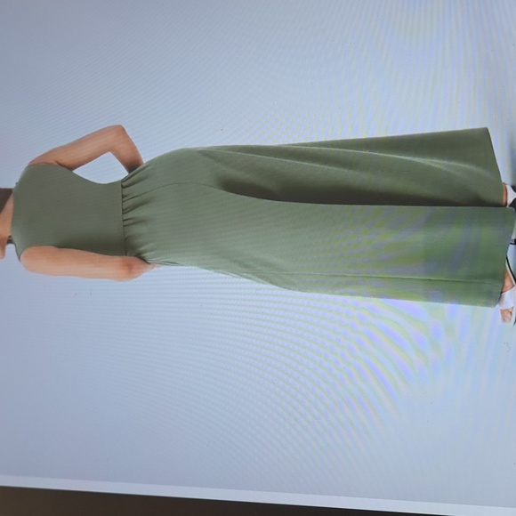 MEDIUM    HALARA V NECK EASY PEEZY RUCHED JUMPSUIT - Picture 2 of 10